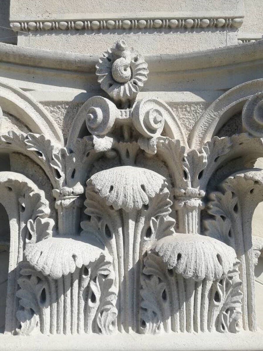 Dettaglio sala lignea restaurata