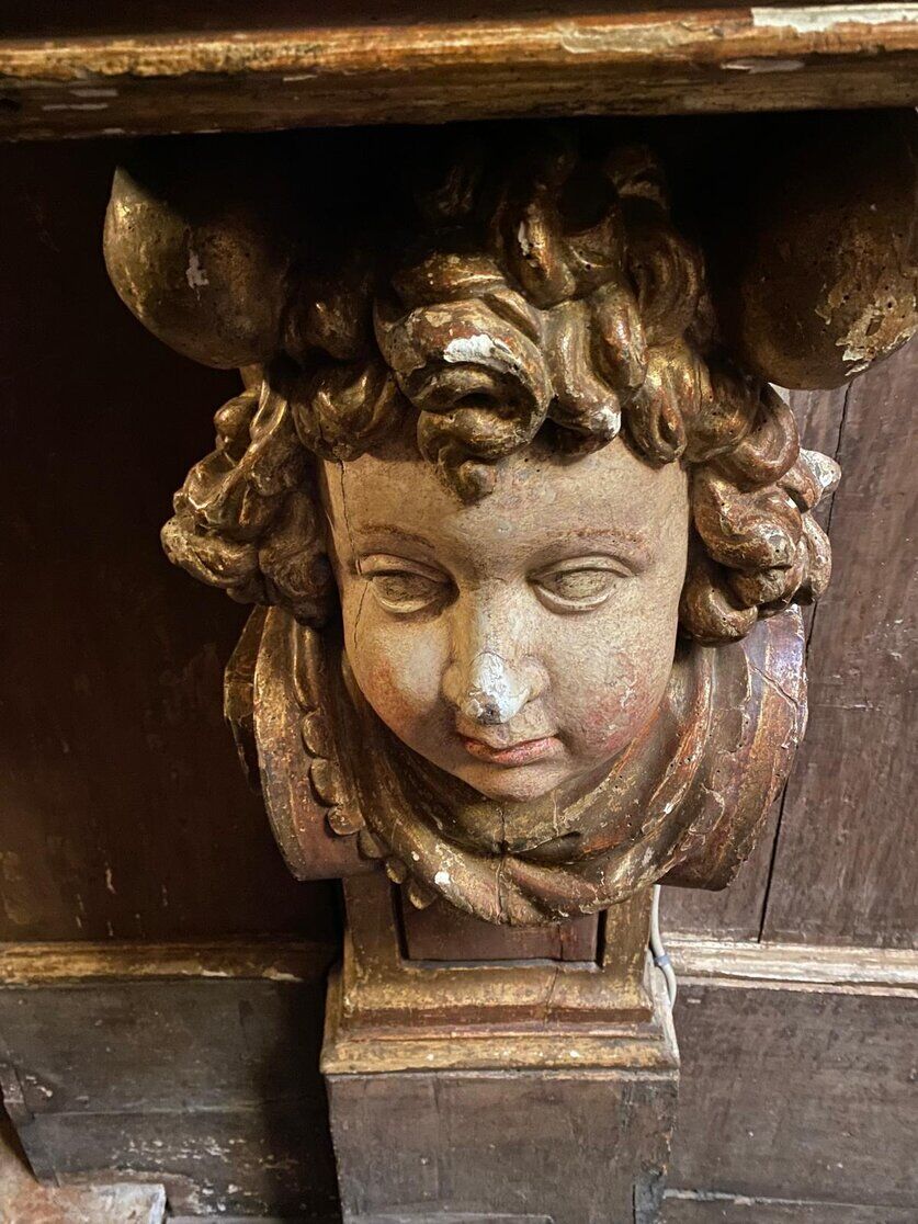 Dettaglio di decorazione dorata