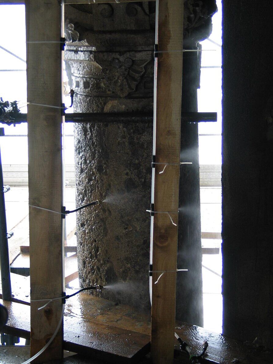 Pulitura controllata su superficie lapidea