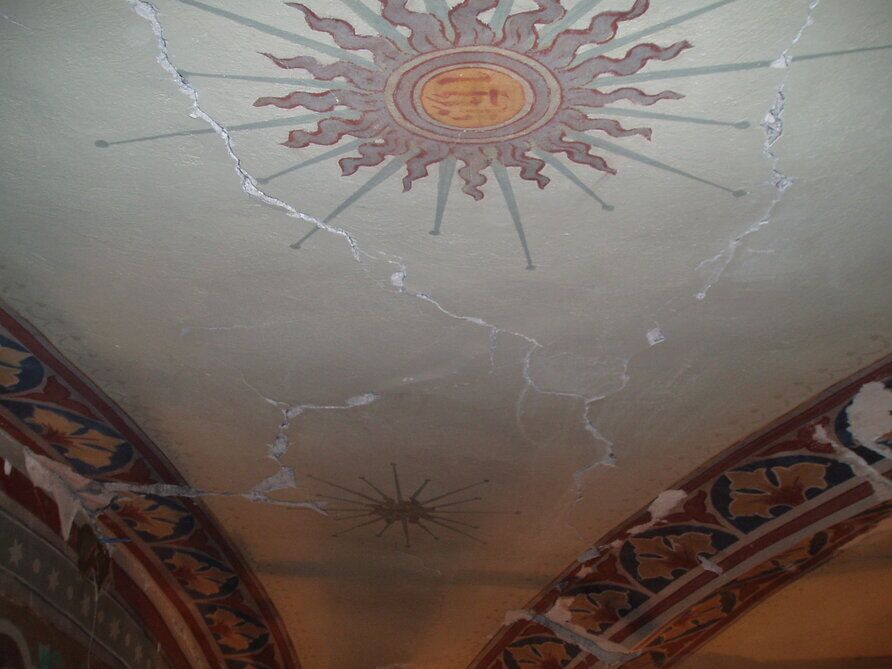 Applicazione di rinforzo FRP su volta in muratura