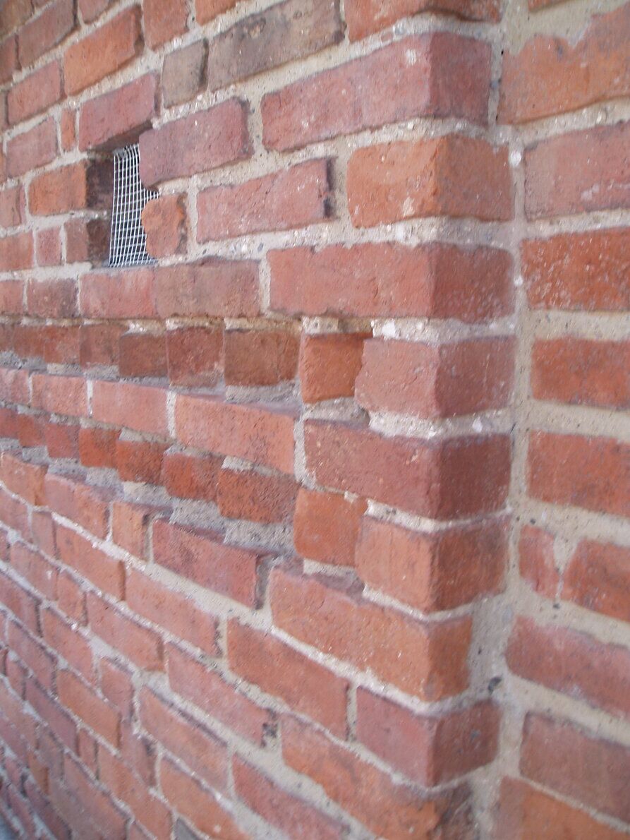 Stuccatura a calce su laterizio